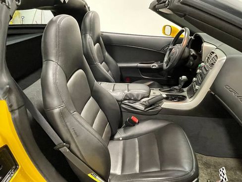 Used 2005 Chevrolet Corvette Coupe w/ Preferred Equipment Group RWD image 58