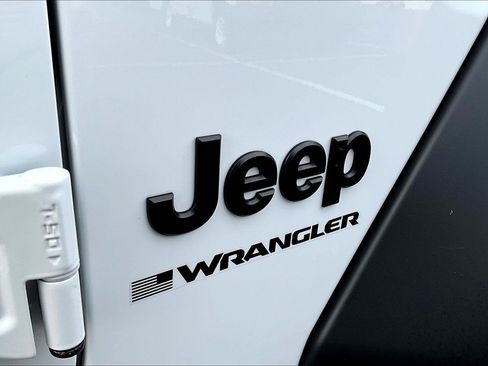 Used 2025 Jeep Wrangler Unlimited Sport AWD/4WD image 24