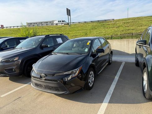 Used 2024 Toyota Corolla LE FWD image 2