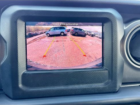 Used 2023 Jeep Wrangler Unlimited w/ Cold Weather Group image 15