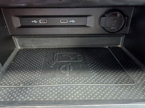 Certified 2022 Volkswagen Tiguan SE w/ Panoramic Sunroof Package FWD image 38