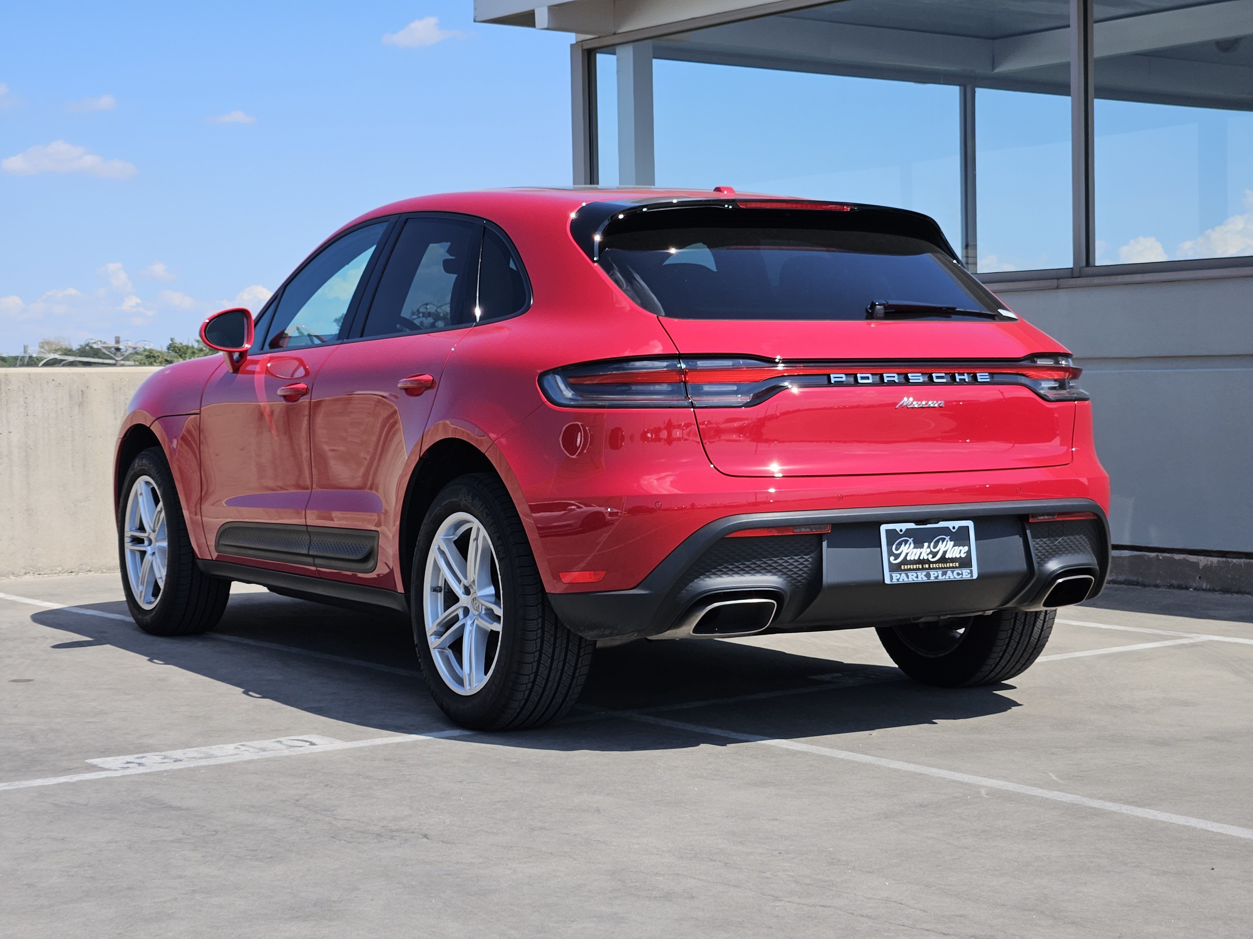 Certified 2026 Porsche Macan AWD/4WD image 3