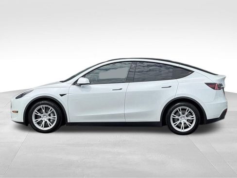 Used 2021 Tesla Model Y Long Range AWD/4WD image 2