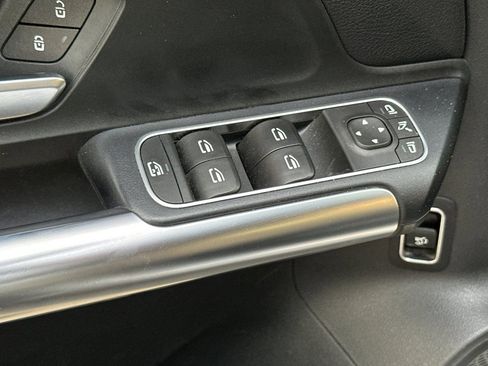 Used 2021 Mercedes-Benz GLA 250 4MATIC image 26