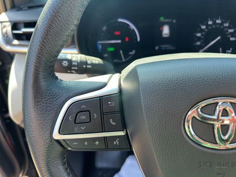 Used 2022 Toyota Sienna XLE FWD image 24