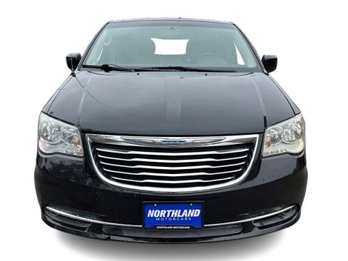 Used 2014 Chrysler Town & Country Touring FWD image 13