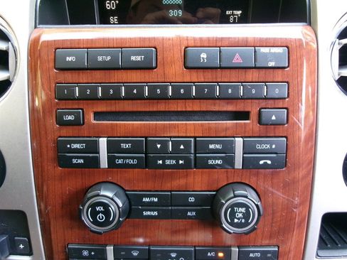 Used 2010 Ford F150 Lariat AWD/4WD image 19