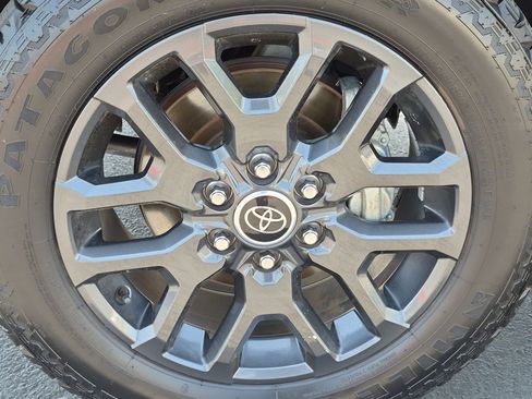 Used 2023 Toyota Tundra Platinum AWD/4WD image 13