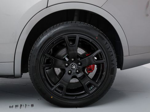Certified 2022 Maserati Levante GT AWD/4WD image 21