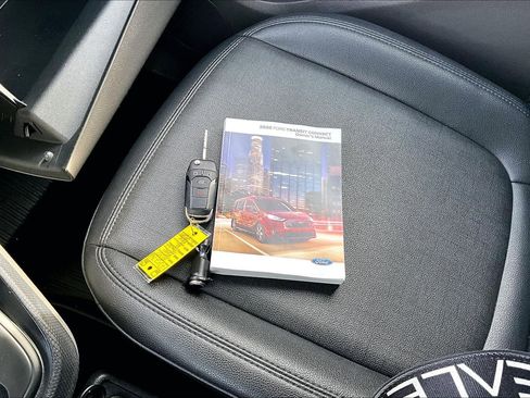 Used 2020 Ford Transit Connect XL image 11