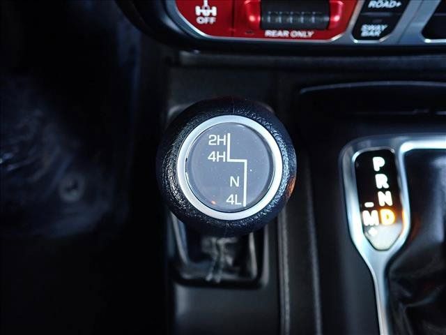 Used 2024 Jeep Gladiator Rubicon w/ Technology Group AWD/4WD image 22