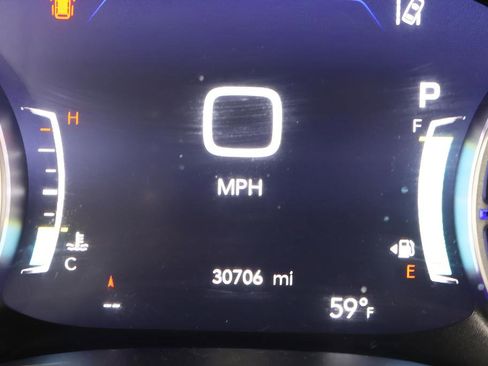 Used 2023 Chrysler Pacifica Limited AWD/4WD image 14