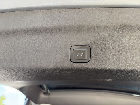 Used 2025 Chevrolet Tahoe High Country AWD/4WD image 21