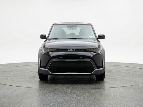 Used 2025 Kia Soul LX w/ LX Technology Package image 2