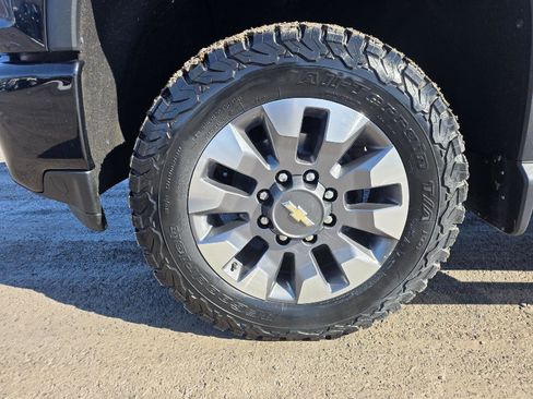 Used 2021 Chevrolet Silverado 2500 Custom w/ Custom Value Package image 16