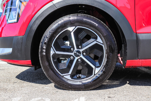Certified 2025 Kia Niro EX FWD image 12
