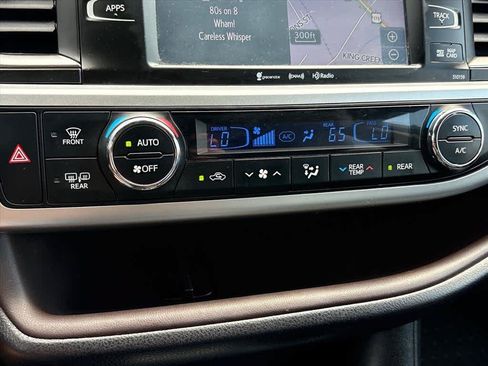 Used 2016 Toyota Highlander XLE FWD image 14