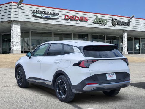 Used 2026 Kia Sportage EX FWD image 4