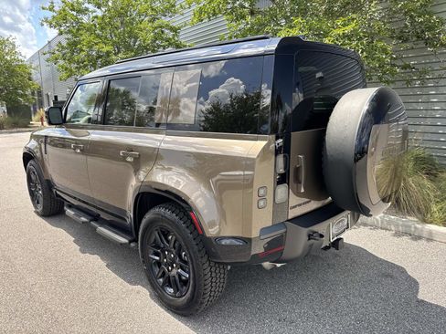 New 2026 Land Rover Defender 110 X-Dynamic SE AWD/4WD image 3