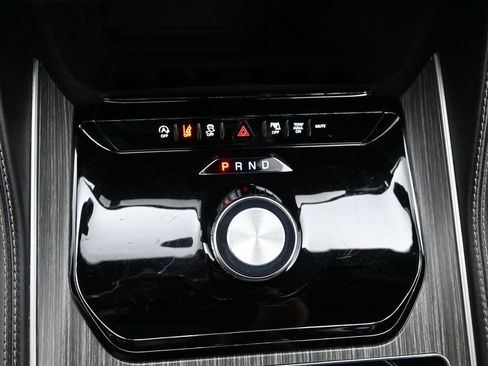 Used 2024 Jeep Wagoneer Series II w/ Flexible Seating Group image 20