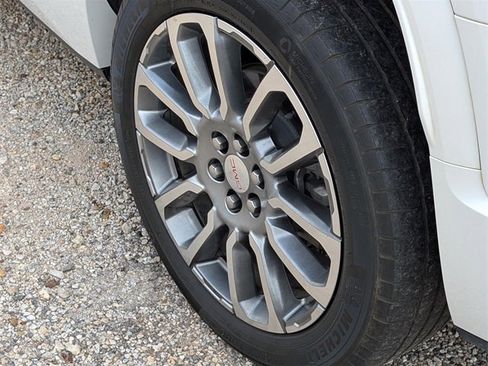 Used 2023 GMC Acadia Denali w/ Denali Technology Package image 7