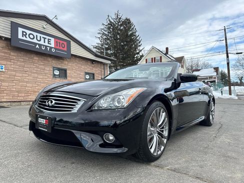 Used 2014 INFINITI Q60 Convertible w/ Premium Package image 1