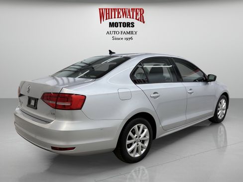 Used 2015 Volkswagen Jetta SE FWD image 4