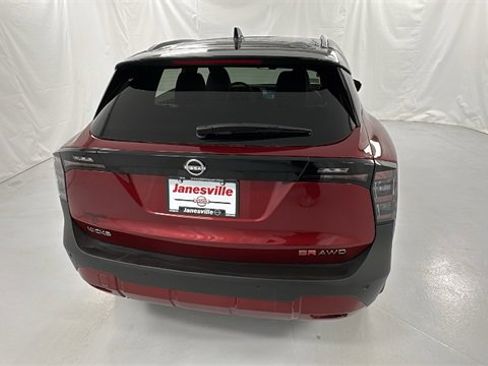 Used 2025 Nissan Kicks SR w/ Illumination Package image 4