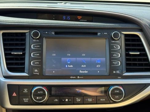 Used 2014 Toyota Highlander Limited Platinum image 3