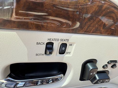 Used 2001 Lincoln Town Car Cartier image 16