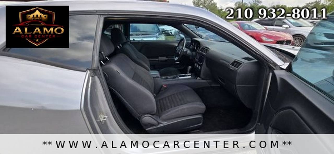 Used 2014 Dodge Challenger SXT RWD image 12