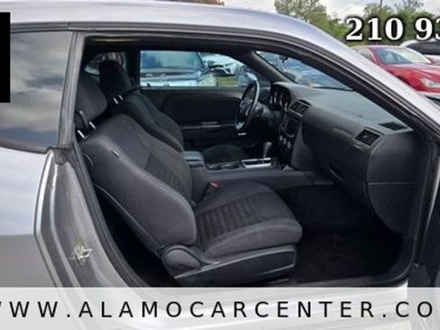 Used 2014 Dodge Challenger SXT RWD image 12