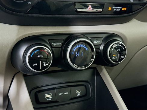 Used 2025 Hyundai Venue SEL image 7