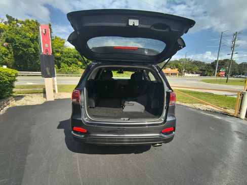 Used 2020 Kia Sorento S image 10
