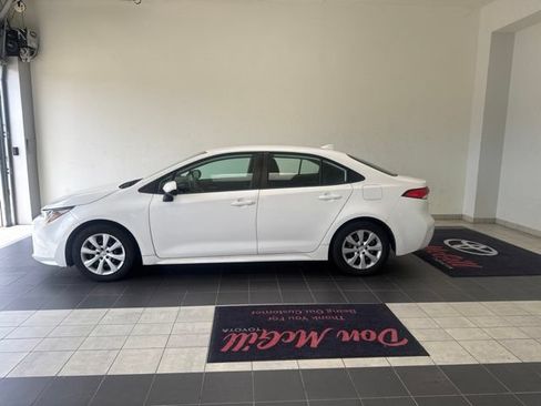 Used 2020 Toyota Corolla LE FWD image 1