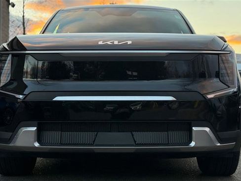 Used 2024 Kia EV9 Light Long Range image 3