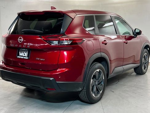 Used 2024 Nissan Rogue SV AWD/4WD image 5