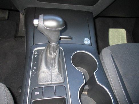 Used 2017 Kia Sorento LX w/ LX Convenience Package image 18