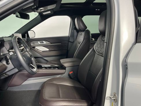 Used 2025 Ford Explorer Platinum w/ LUX Leather Package image 25