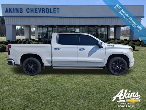 Used 2024 Chevrolet Silverado 1500 High Country w/ Technology Package RWD image 3