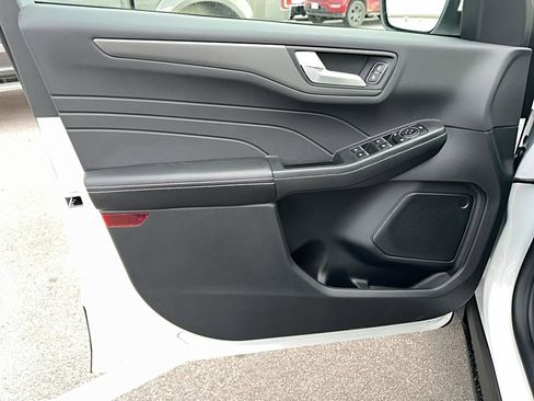 New 2025 Ford Escape SE FWD image 10