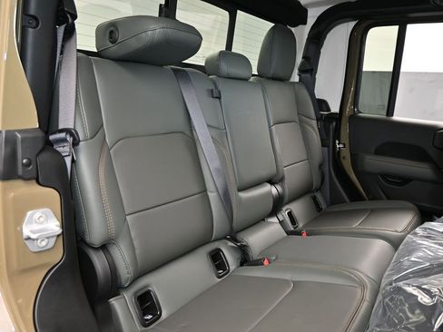 New 2026 Jeep Gladiator Mojave image 37