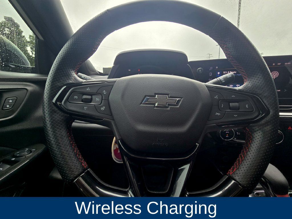 Used 2025 Chevrolet Trax RS w/ Sunroof Package FWD image 23