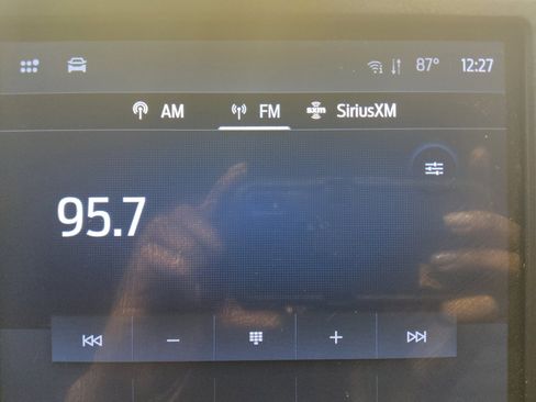 Used 2024 Ford Edge SEL image 25