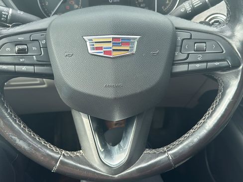Used 2019 Cadillac XT4 Luxury w/ Trailering Package FWD image 12