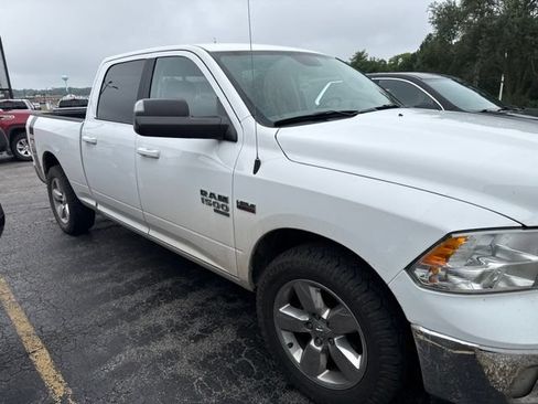 Used 2019 RAM 1500 Classic SLT w/ Luxury Group AWD/4WD image 4