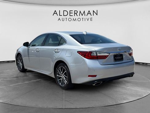 Used 2017 Lexus ES 350 w/ Luxury Package FWD image 4