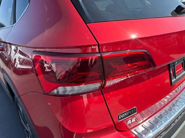 Used 2024 Volkswagen Taos SE w/ Panoramic Sunroof Package AWD/4WD image 23