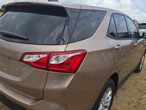 Used 2019 Chevrolet Equinox LS w/ LS Convenience Package FWD image 8