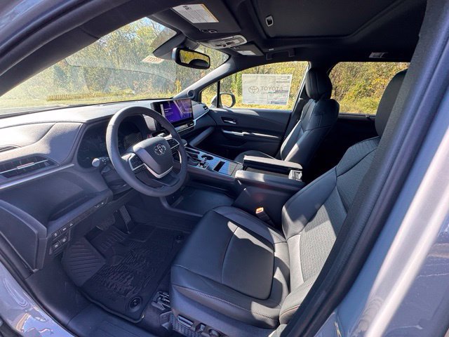 New 2026 Toyota Sienna XLE Woodland Edition AWD/4WD image 17